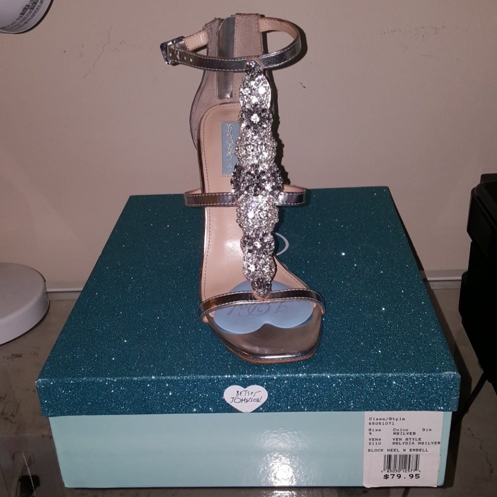 Heel, silver with bling crystals